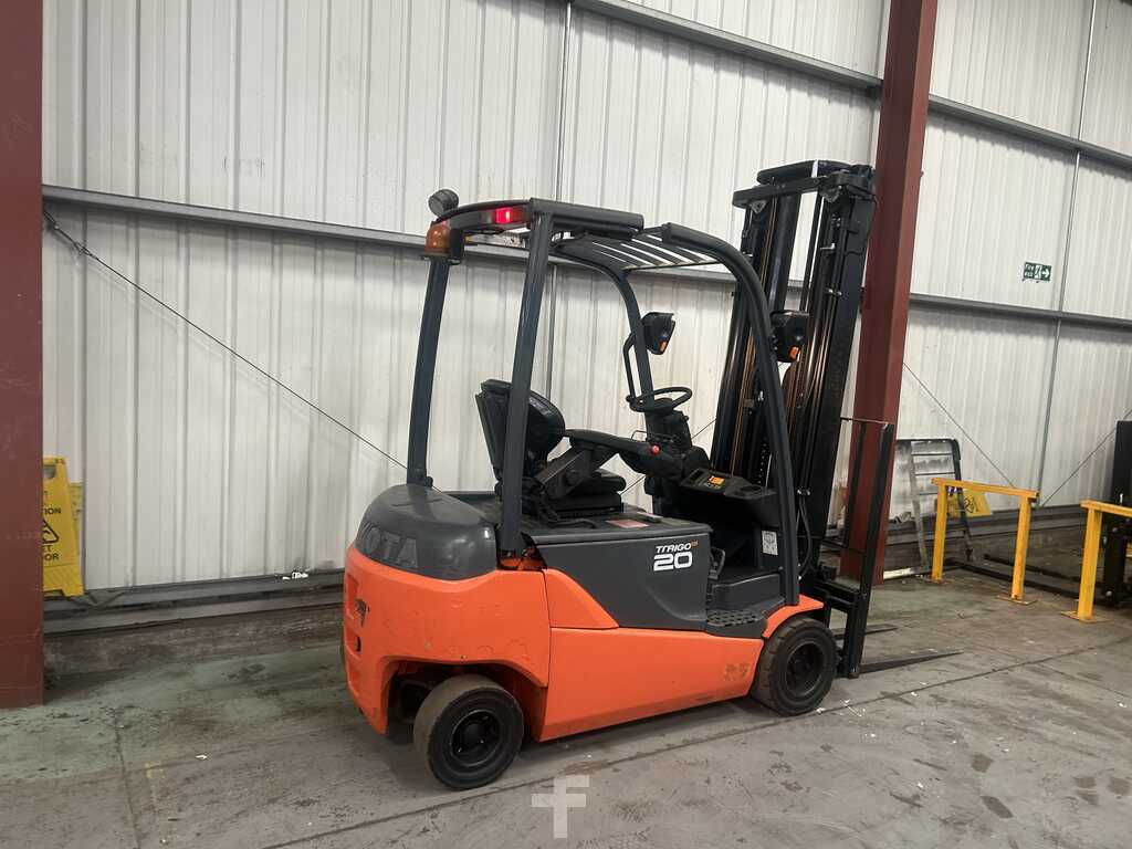 **(INCLUDES CHARGER)** 2013 TOYOTA 8FBMT20 4-WHEEL ELECTRIC FORKLIFT – 2,000KG CAPACITY