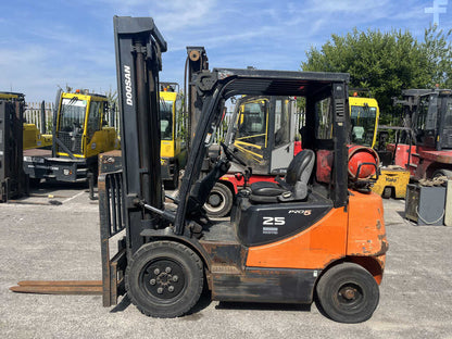 2011 DOOSAN LPG FORKLIFT G25E-5