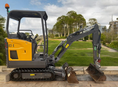 2022 VOLVO EC15E 1.5 TONNE EXCAVATOR