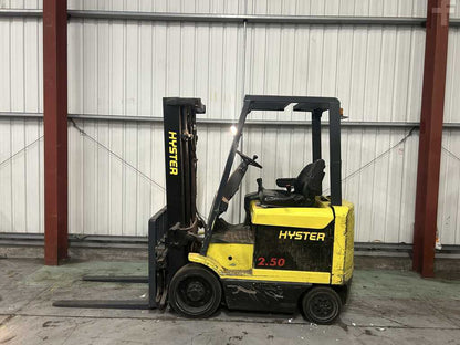 **(INCLUDES CHARGER)** 2000 HYSTER E2.50XM ELECTRIC 4-WHEEL FORKLIFT