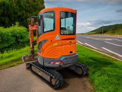 2017 DOOSAN DX27Z 2.7 TONNE EXCAVATOR