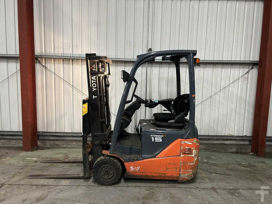 **(INCLUDES CHARGER)** 2019 TOYOTA 8FBE15T ELECTRIC 3-WHEEL FORKLIFT