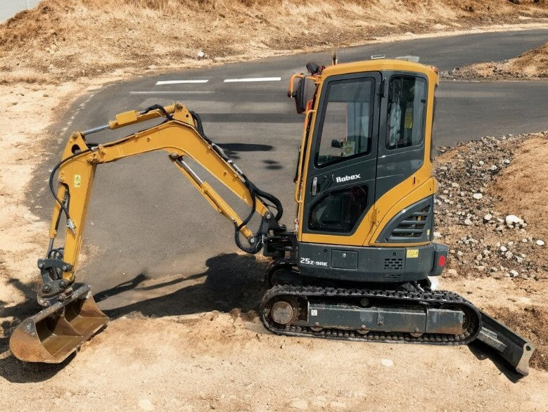 HYUNDAI ROBEX 25Z-9AK MINI EXCAVATOR (2022) – 2.6T