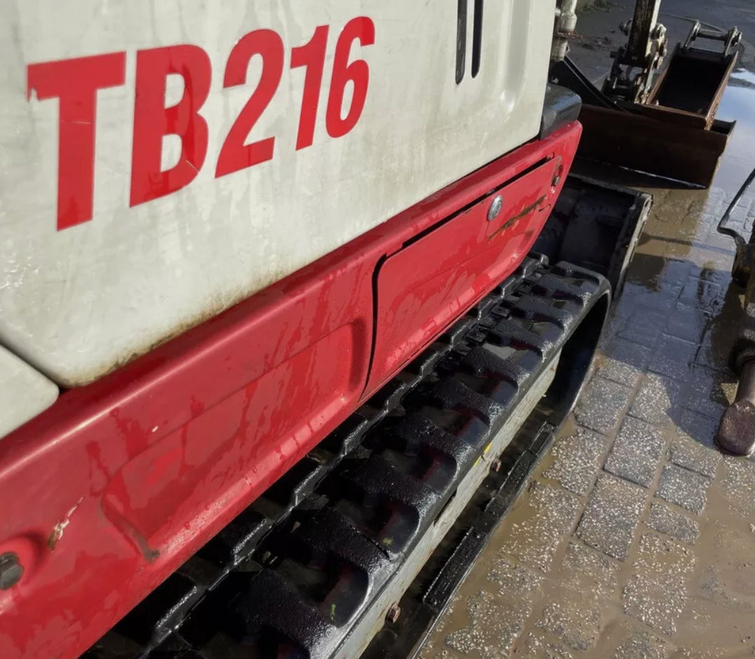 TAKEUCHI TB216 MINI EXCAVATOR WITH BREAKER (2017)