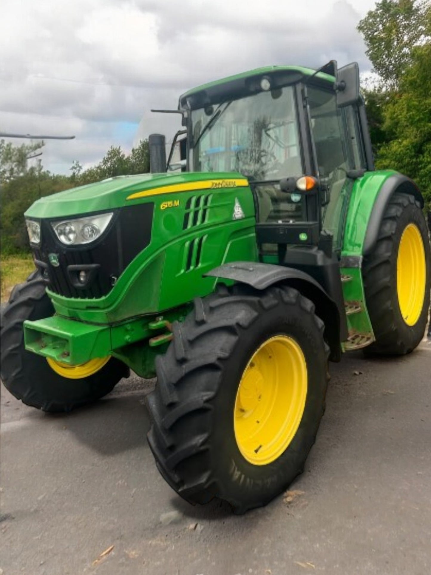 JOHN DEERE 6115M TRACTOR (2014)