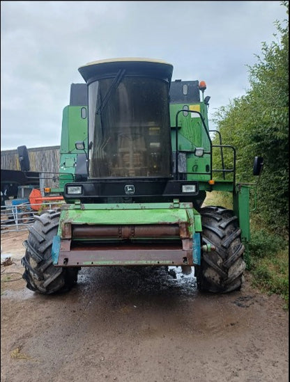 JOHN DEERE 1085 COMBINE HARVESTER