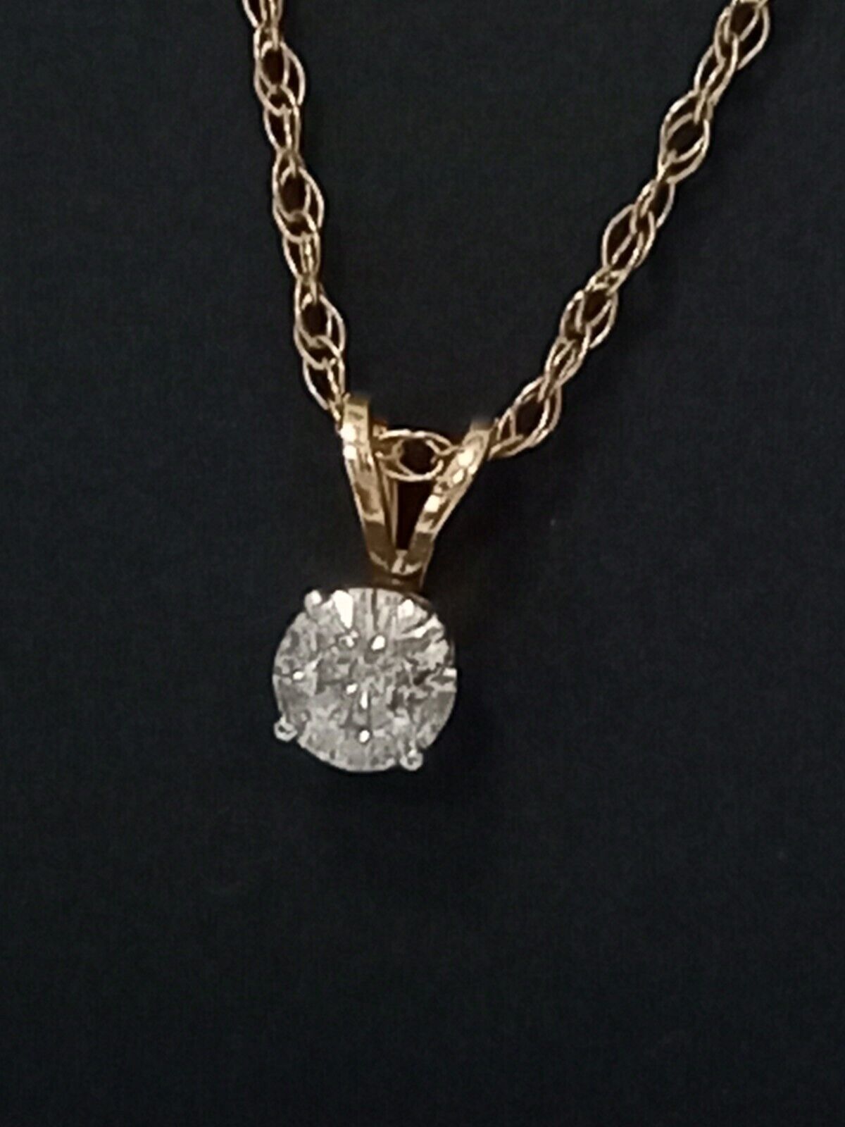 0.30CT DIAMOND PENDANT & CHAIN 9CT YELLOW GOLD WITH GIFT BOX AND VALUATION CERTIFICATE £1850