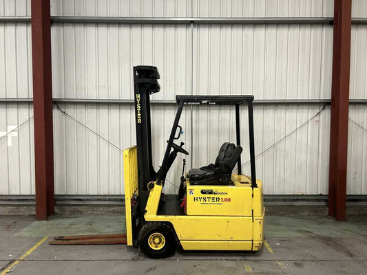 **(INCLUDES CHARGER)** HYSTER A1.0XL ELECTRIC FORKLIFT (2000)