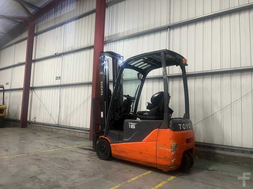 2012 TOYOTA ELECTRIC 3-WHEEL FORKLIFT 8FBET16**(INCLUDES CHARGER)**