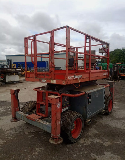 **SPECIAL CLEARANCE** 2014 SKYJACK SJ6832 SCISSOR LIFT
