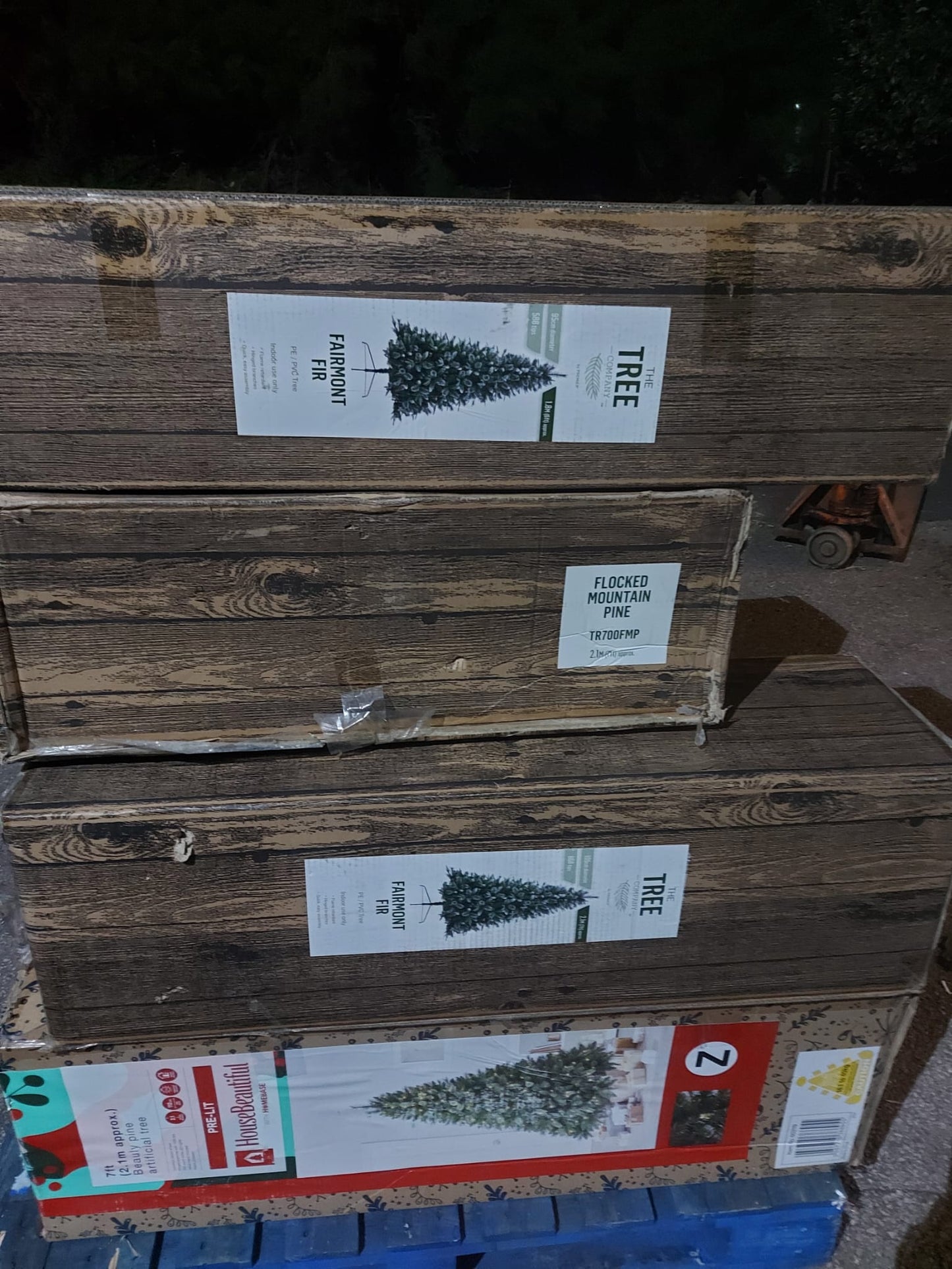 PALLET THE TREE COMPANY PREMIER CHRISTMAS TREE & HOUSE OF BEAUTIFUL 5FT,6FT ,7FT ,8FT NEW