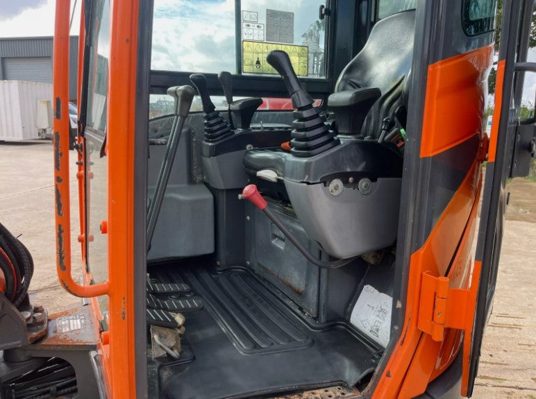 2017 DOOSAN DX27Z 2.7 TONNE EXCAVATOR