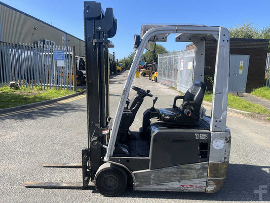 2015 TCM ELECTRIC 3-WHEEL FORKLIFT A1N1L15H**(INCLUDES CHARGER)**