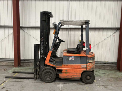 1995 TOYOTA FBMF16 ELECTRIC FORKLIFT **(INCLUDES CHARGER)**