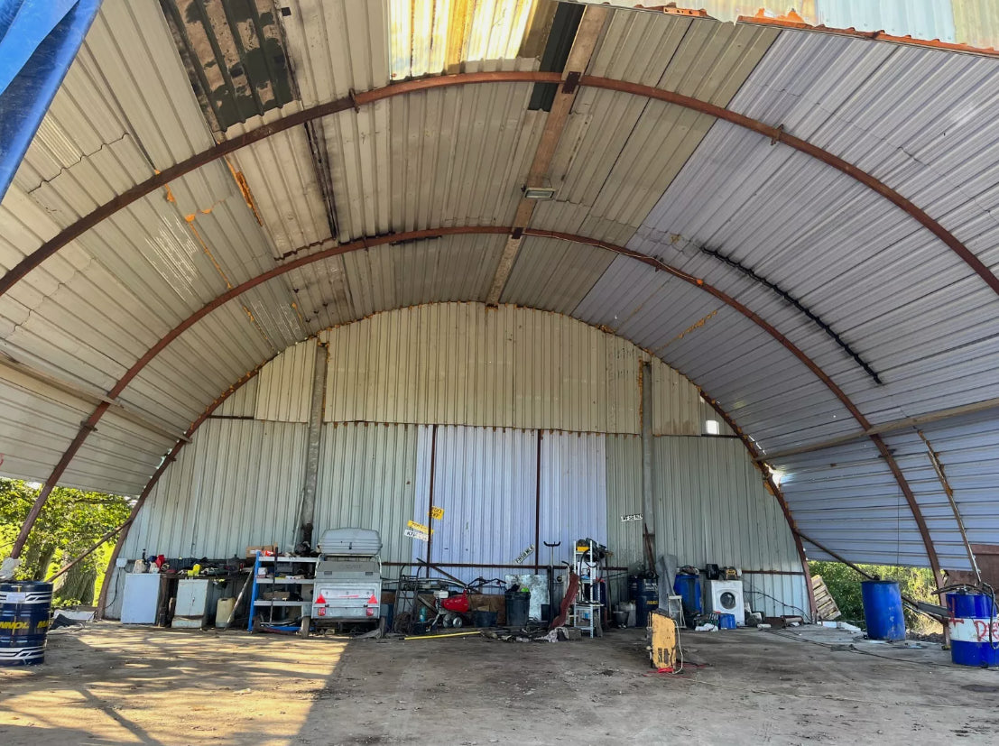 NISSAN HUT - FARM BUILDING COMMERCIAL GARAGE (APPROX. 43FT X 35FT)