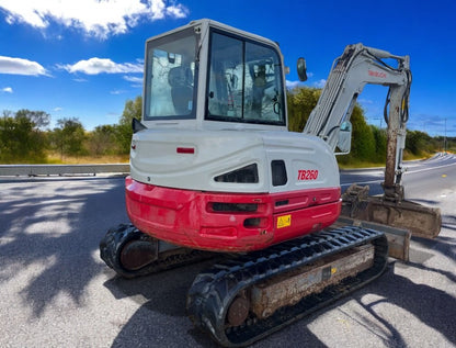 2017 TAKEUCHI TB260 6-TONNE EXCAVATOR