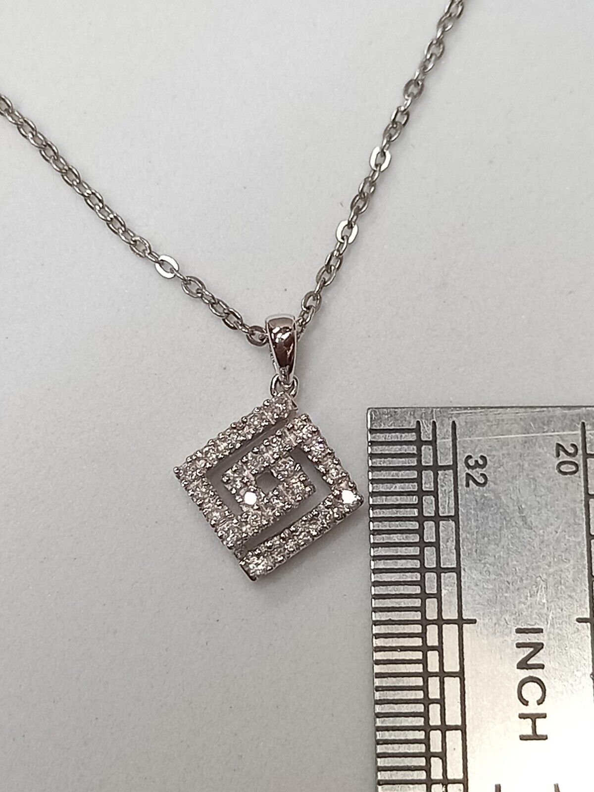 0.25CT DIAMOND PENDANT 9CT IN GIFT BOX WITH VALUATION CERTIFICATE OF £795