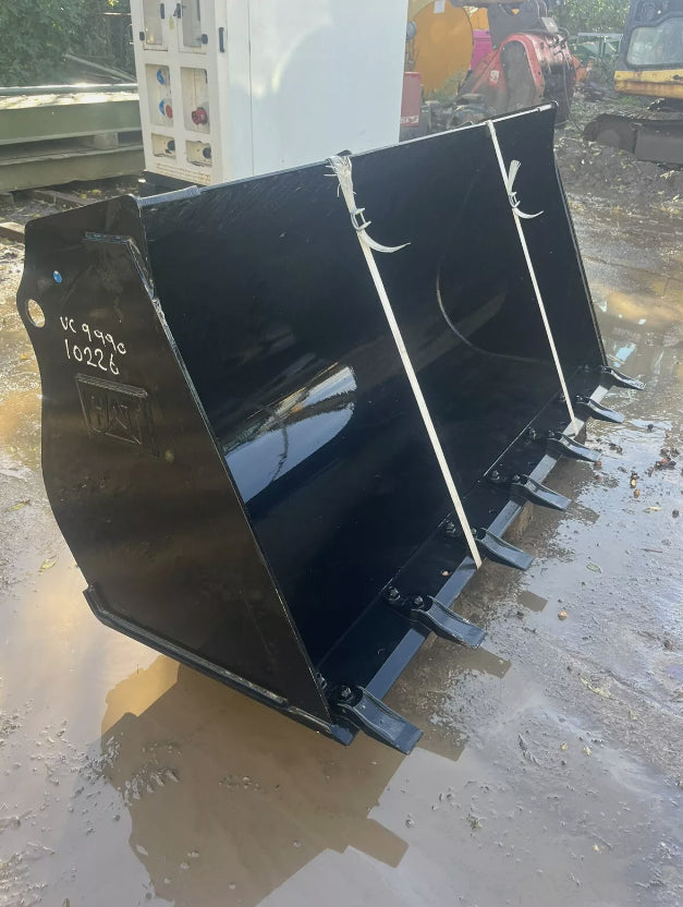 ** BRAND NEW **CAT LOADING SHOVEL BUCKET FOR TELEHANDLER