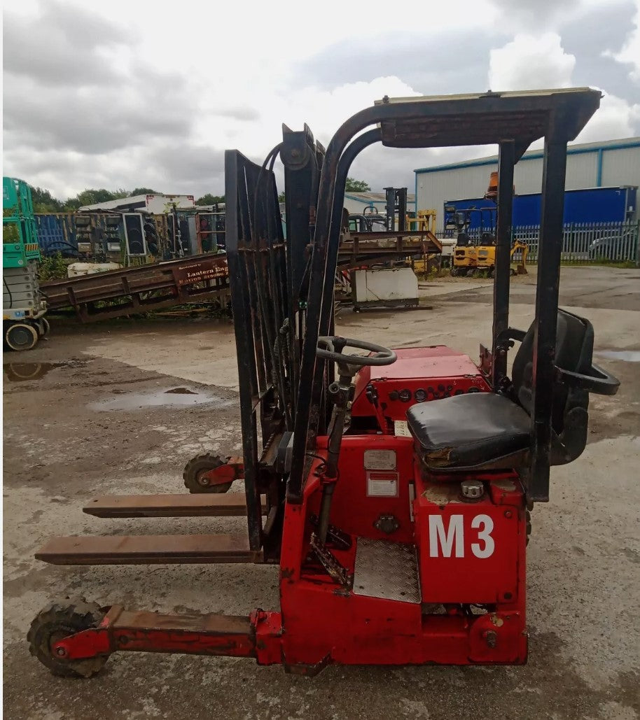 **SPECIAL CLEARANCE** MOFFETT MOUNTY M1501 FORKLIFT