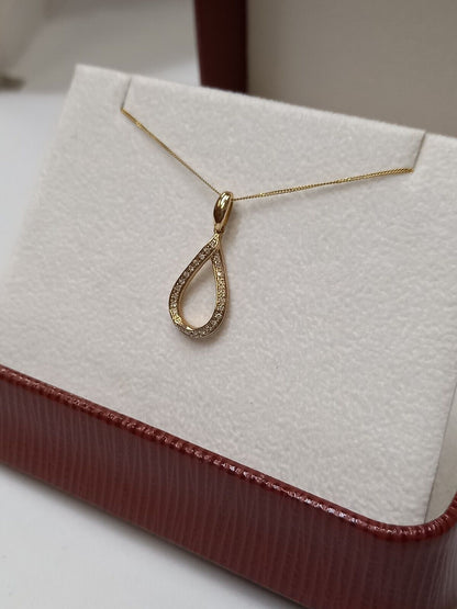 0.09CT DIAMOND TWIST PENDANT /9CT YELLOW GOLD IN GIFT BOX WITH VALUATION CERTIFICATE OF £895