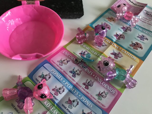 200 X MAGIC TOY POLLY POCKET CHARM TWISTY PET BRACELET GIFT - RRP £400