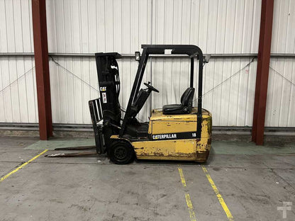 2002 CAT LIFT TRUCKS ELECTRIC - 3 WHEELS EP18KT**(INCLUDES CHARGER)**