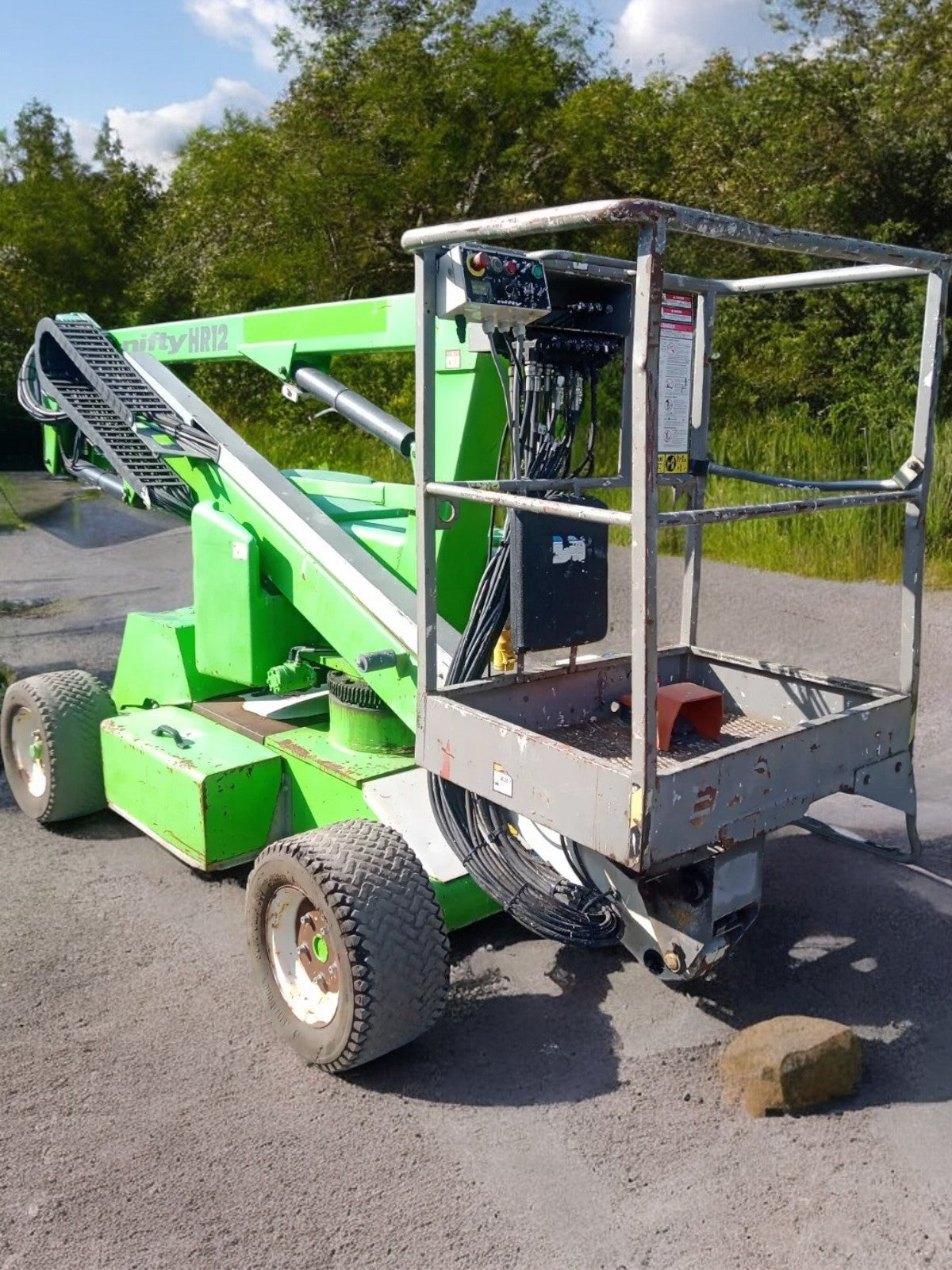 2014 NIFTYLIFT HR12 CHERRY PICKER (SCISSOR LIFT ACCESS PLATFORM)