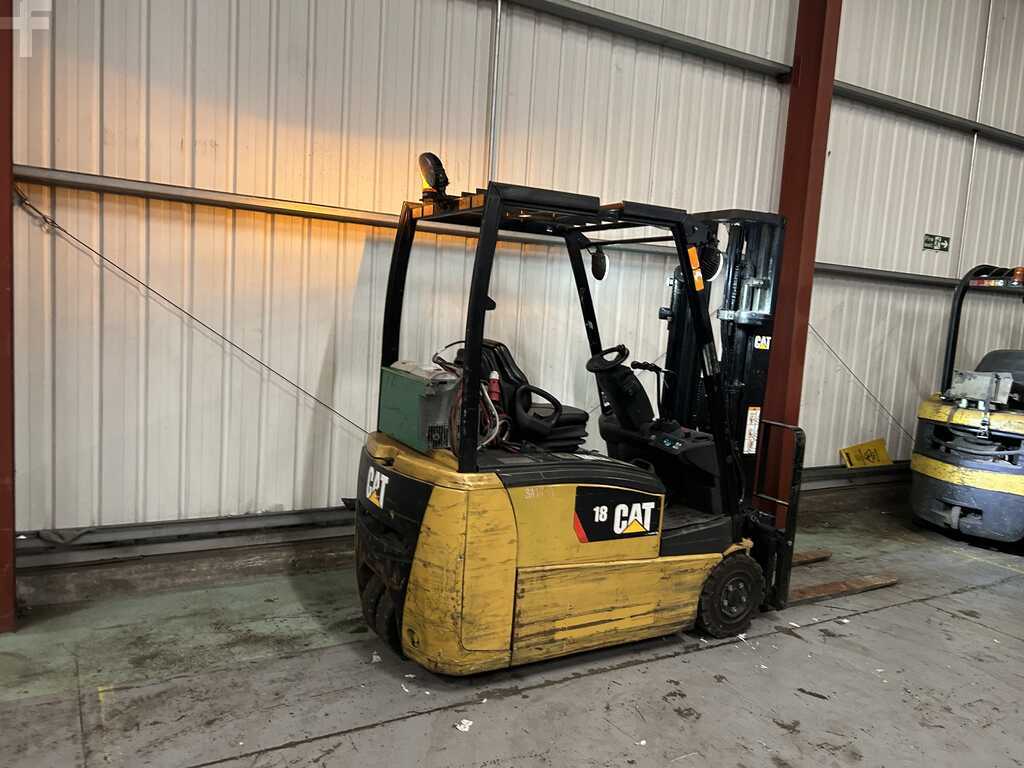 **(INCLUDES CHARGER)** 2012 CAT EP18PNT ELECTRIC 3-WHEEL FORKLIFT – 1,800KG CAPACITY, 4,750MM LIFT