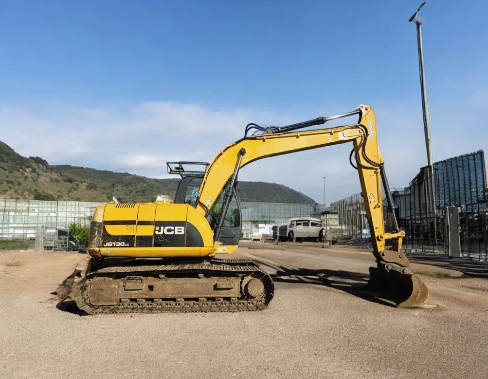 2011 JCB JS130LC EXCAVATOR – 13-TON MACHINE