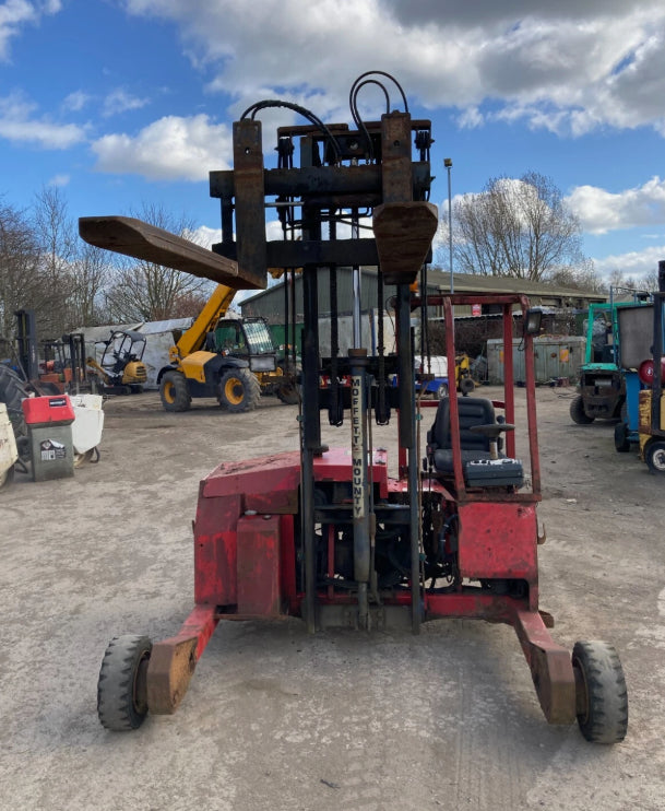 MOFFETT MOUNTY M1503 TRUCK-MOUNTED FORKLIFT – 1.5 TON
