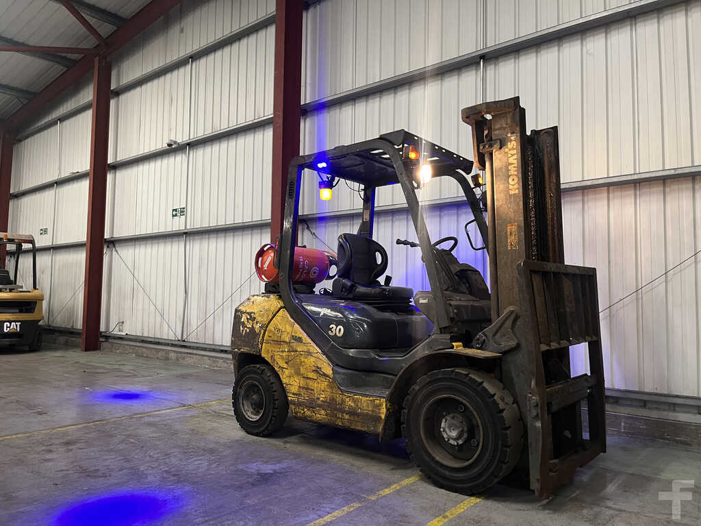 KOMATSU FG30T-17 LPG FORKLIFT - YEAR 2015