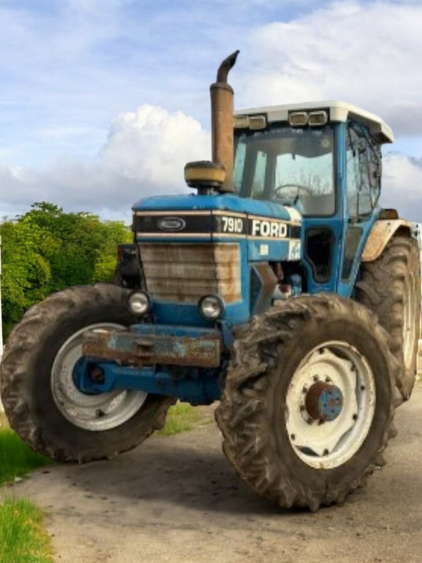 FORD 7910 SUPER Q TRACTOR (4WD)