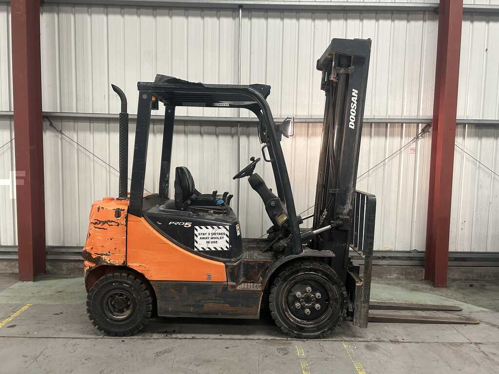 2012 DOOSAN D25S-5 DIESEL FORKLIFT