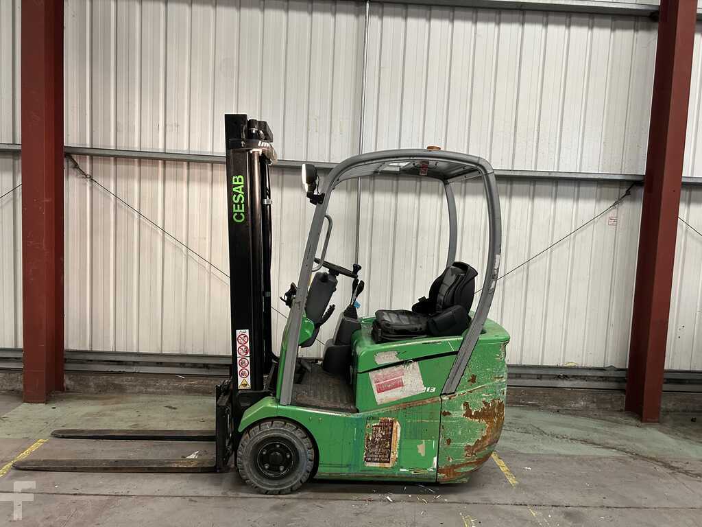 (2017) CESAB ELECTRIC 3-WHEEL FORKLIFT - B213 **(INCLUDES CHARGER)**