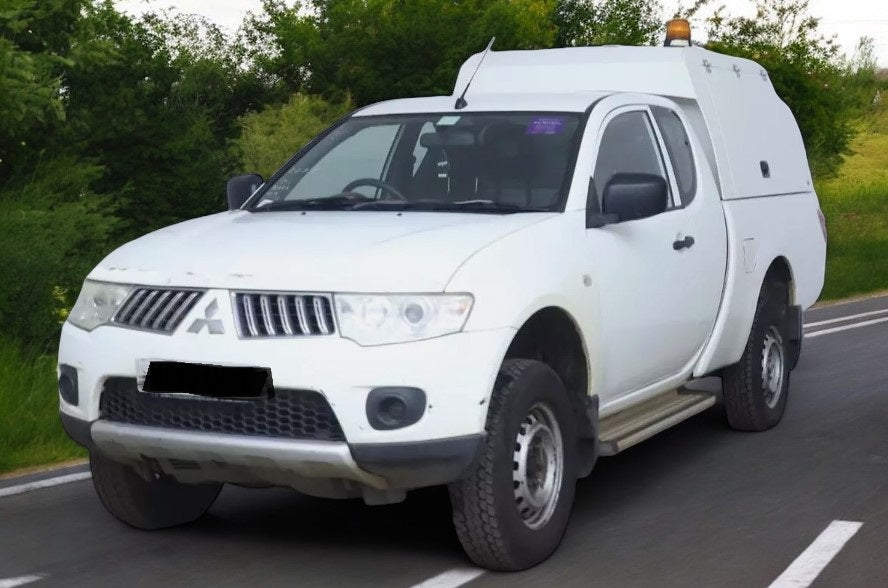 2013/13 MITSUBISHI L200 CLUB CAB 4WD PICKUP (EX-WATERBOARD)