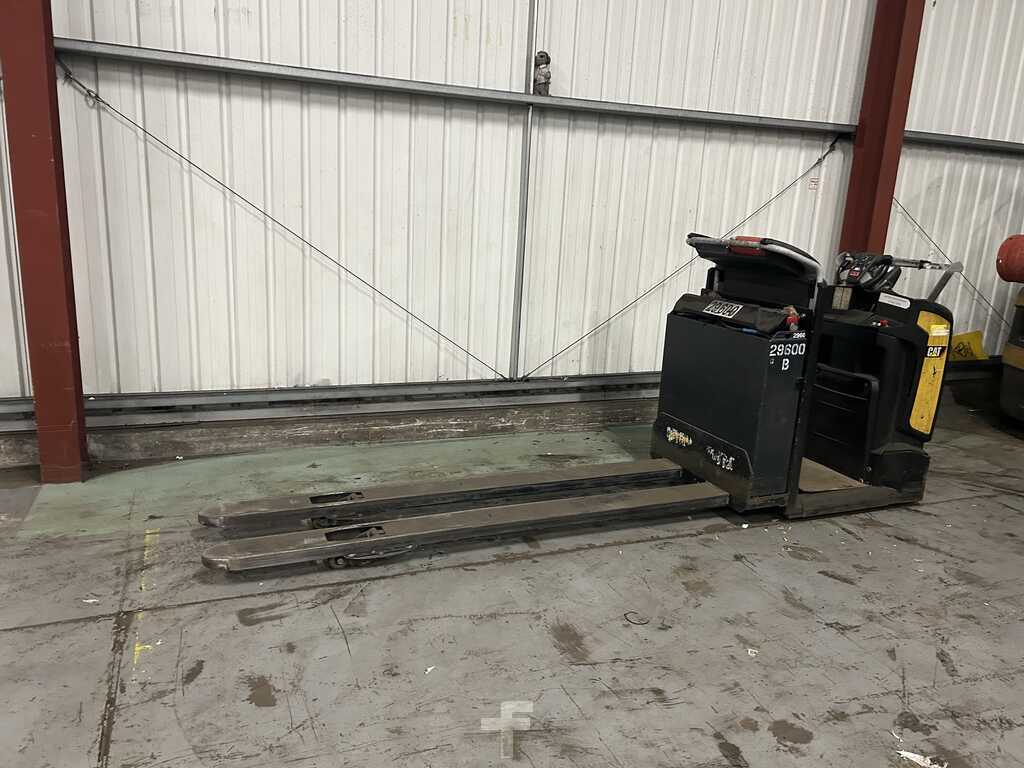 **(INCLUDES CHARGER)** 2017 CAT NO2ONE ELECTRIC PALLET TRUCK