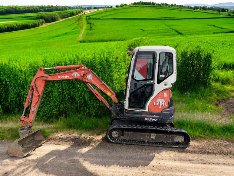 KUBOTA U25-3 MINI EXCAVATOR (2011) – 2.5T