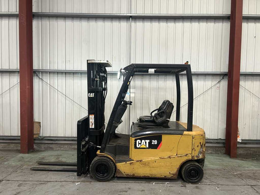 **(INCLUDES CHARGER)** 2014 CAT EP20PN ELECTRIC 4-WHEEL FORKLIFT – 2,000KG CAPACITY, 4,750MM LIFT