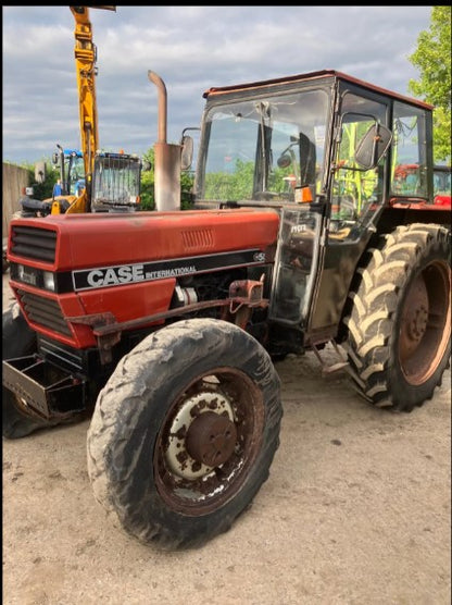 CASE IH 585 TRACTOR