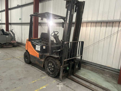 2012 DOOSAN D25S-5 DIESEL FORKLIFT