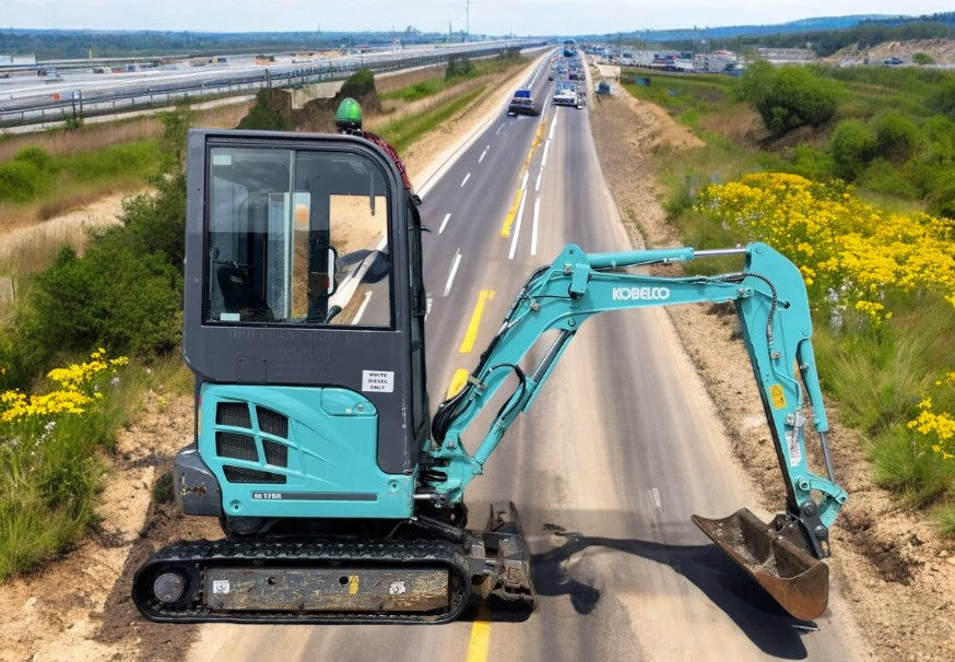 KOBELCO SK17 SR-3E MINI EXCAVATOR (2021) – 1.9T