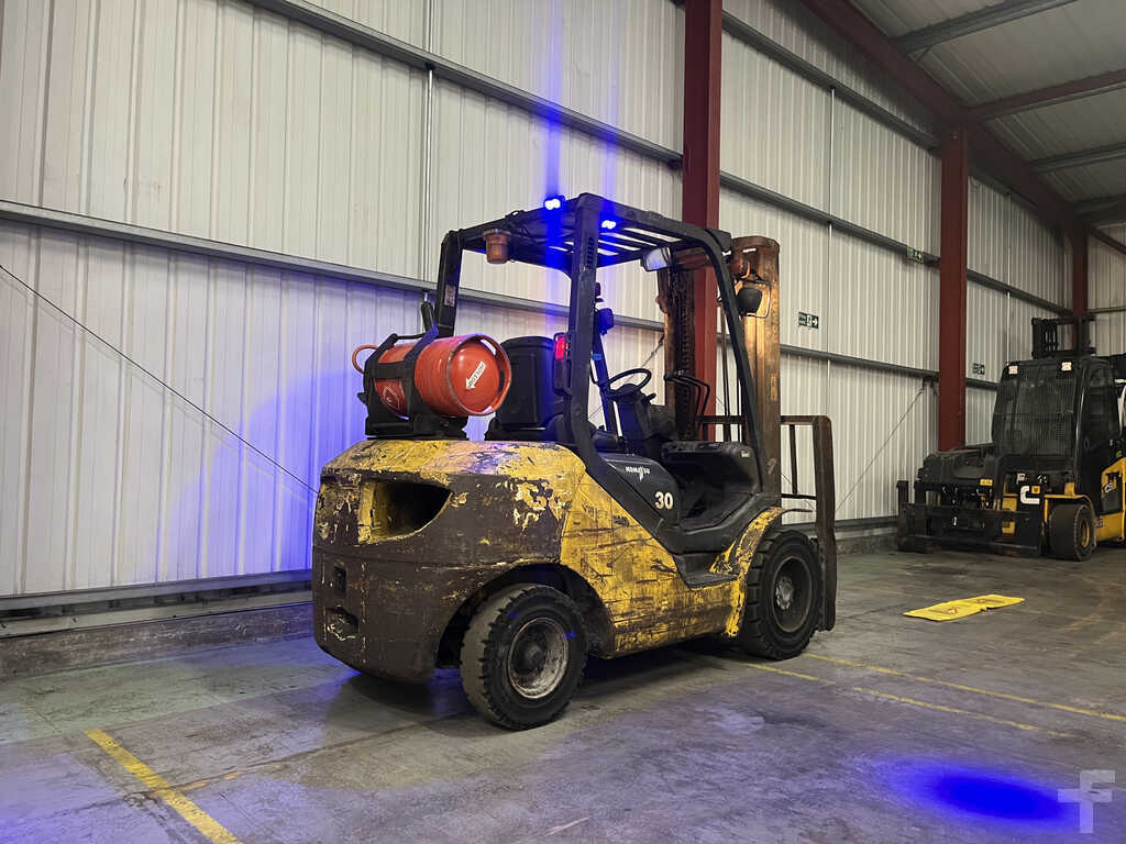 KOMATSU FG30T-17 LPG FORKLIFT - YEAR 2015