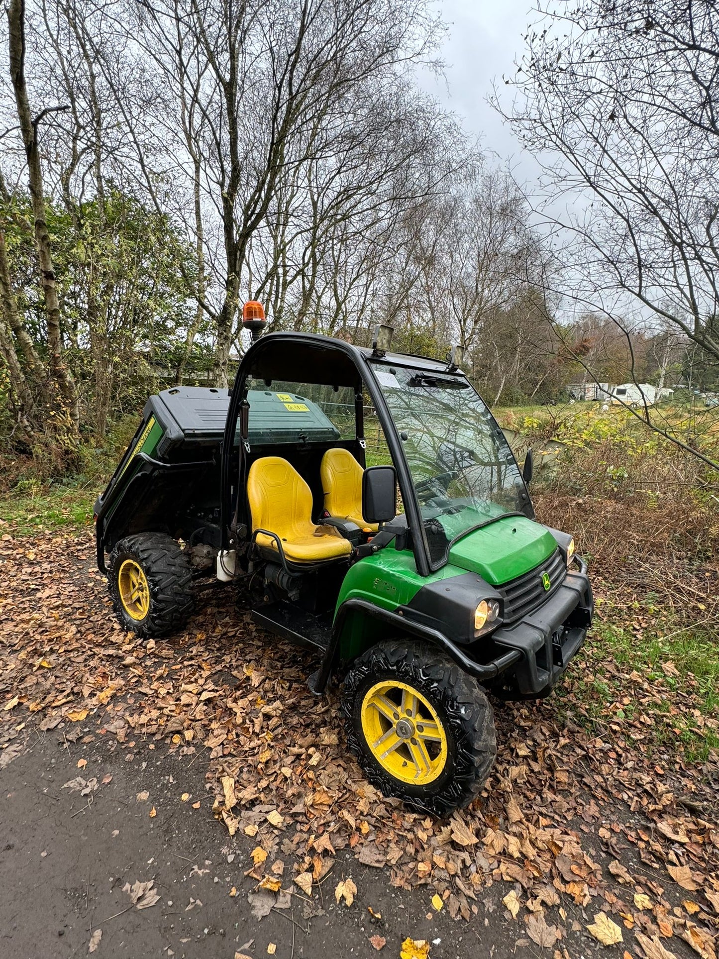 THIS 2014 JOHN DE2014 JOHN DEERE GATOR 855D