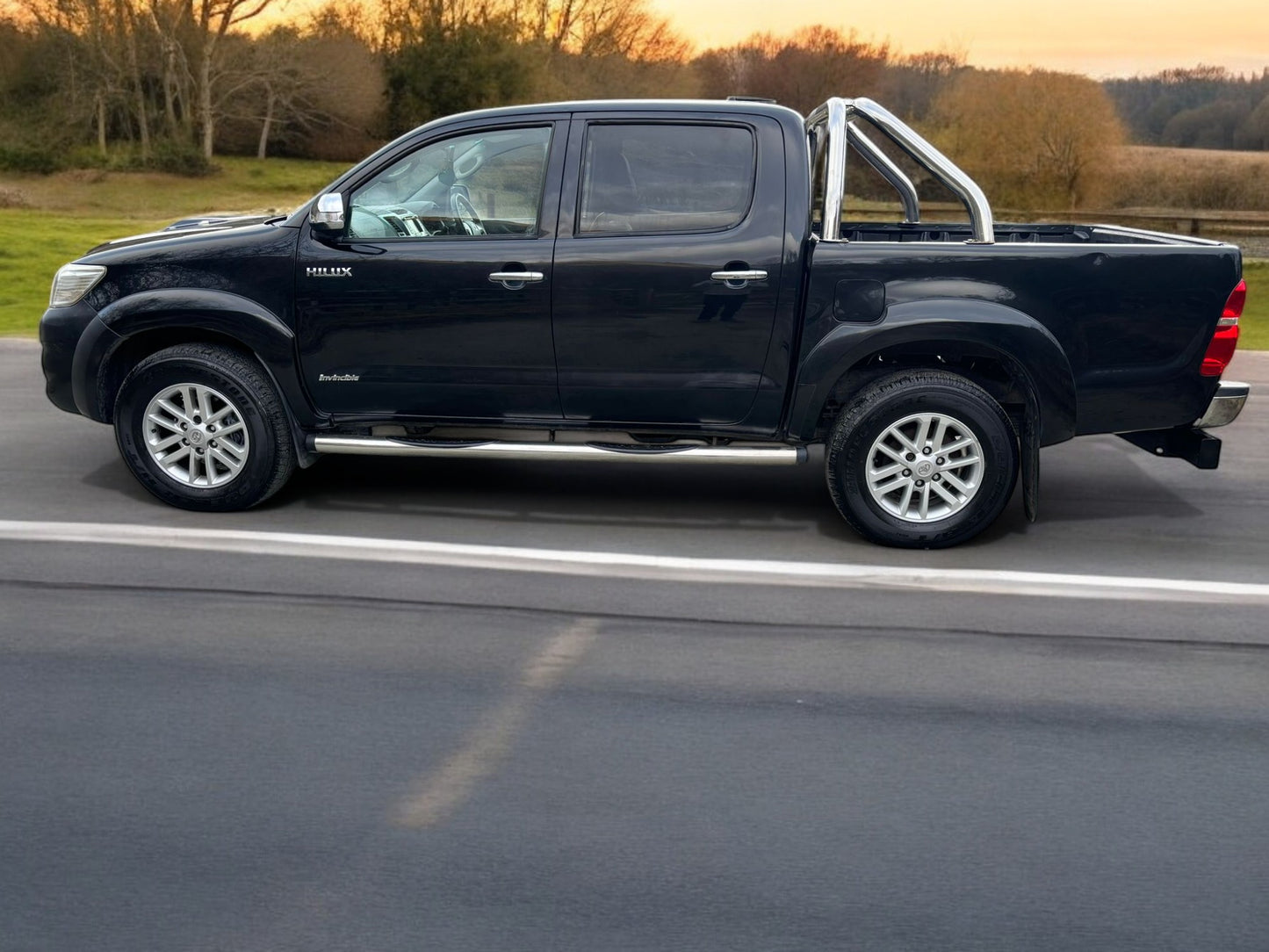 2015 TOYOTA HILUX INVINCIBLE 3.0 D-4D 4X4 PICKUP TRUCK