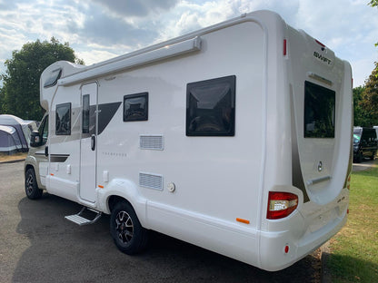 2020 SWIFT FANTASTIC MOTORHOME - APPROX ONLY 5K MILES - CRUISE CONTROL + REVERSE CAM + MORE