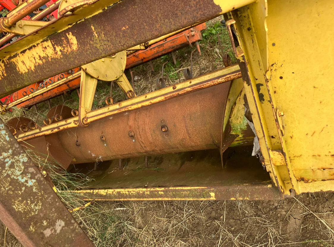 NEW HOLLAND 8040 HEADER