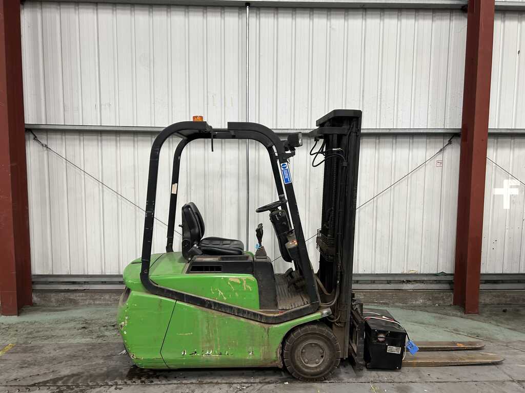 **(INCLUDES CHARGER)** CESAB C3E150 ELECTRIC 3-WHEEL FORKLIFT (2006)