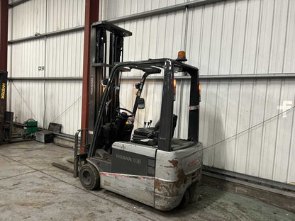 **(INCLUDES CHARGER)** 2013 NISSAN AG1N1L18Q ELECTRIC 3-WHEEL FORKLIFT