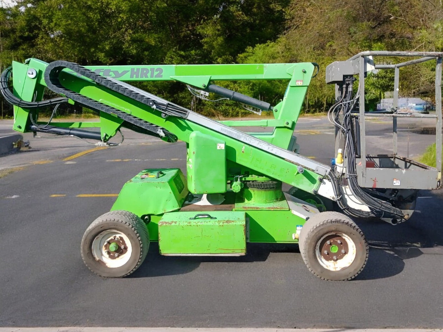 2014 NIFTYLIFT HR12 CHERRY PICKER (SCISSOR LIFT ACCESS PLATFORM)