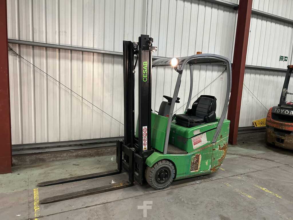 (2017) CESAB ELECTRIC 3-WHEEL FORKLIFT - B213 **(INCLUDES CHARGER)**